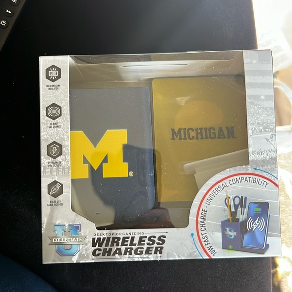 Other - Wireless charger U of M